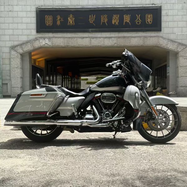 二手哈雷戴维森大道滑翔 Street Glide