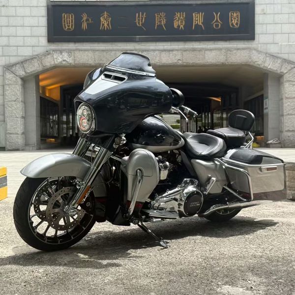 二手哈雷戴维森大道滑翔 Street Glide