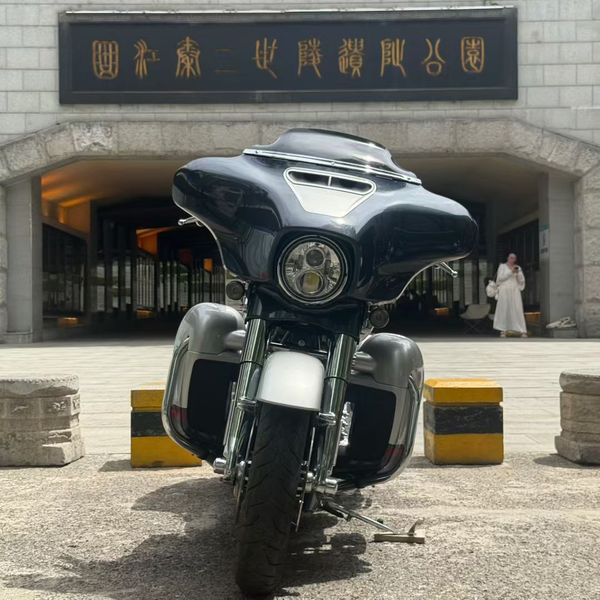 二手哈雷戴维森大道滑翔 Street Glide
