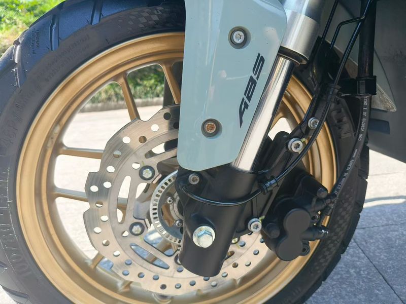 二手布雷斯通极宙 ADV150