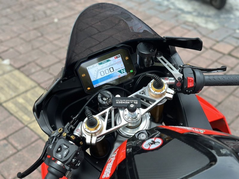 二手阿普利亚RSV4