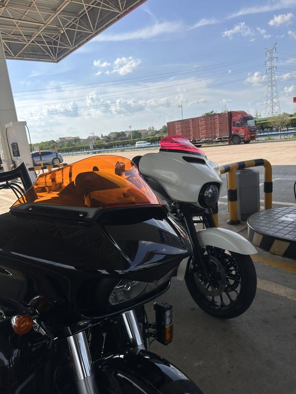 二手哈雷戴维森大道滑翔 Street Glide