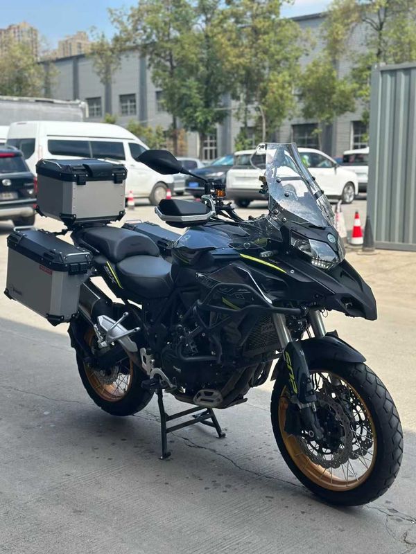 二手贝纳利金鹏 TRK502