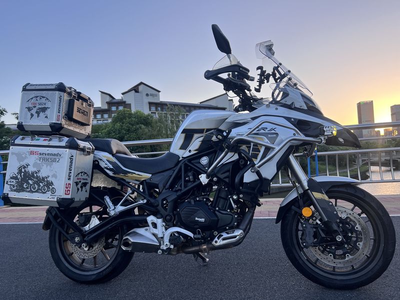 二手贝纳利金鹏 TRK502