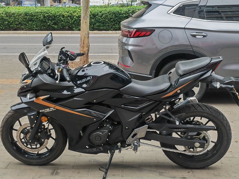 二手豪爵铃木GSX250R