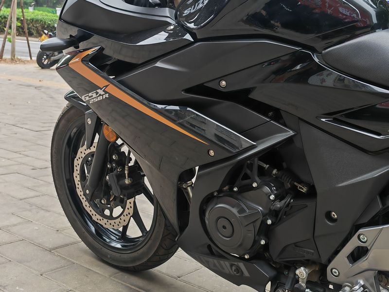 二手豪爵铃木GSX250R