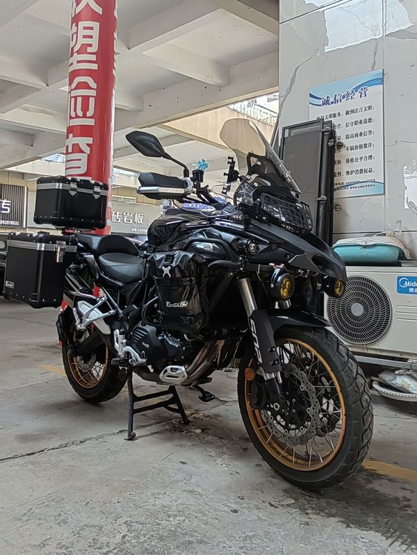 二手贝纳利金鹏 TRK502