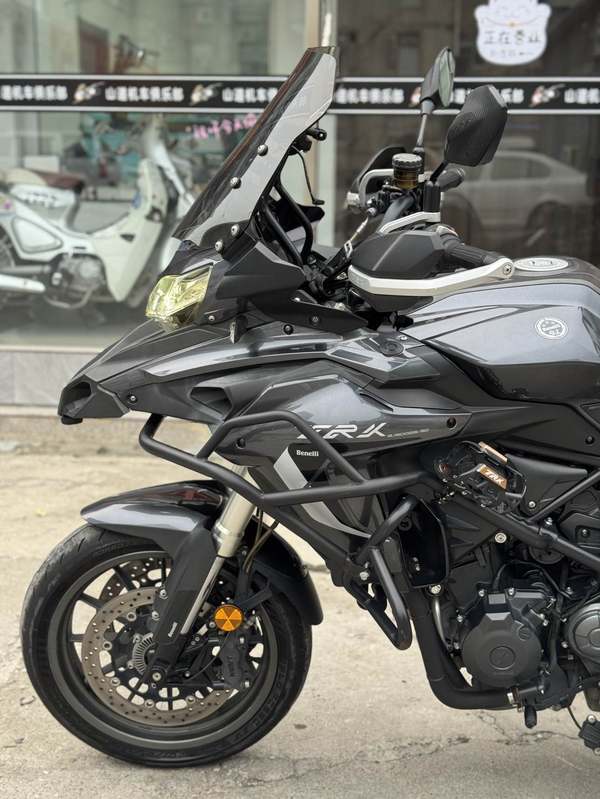 二手贝纳利金鹏 TRK502