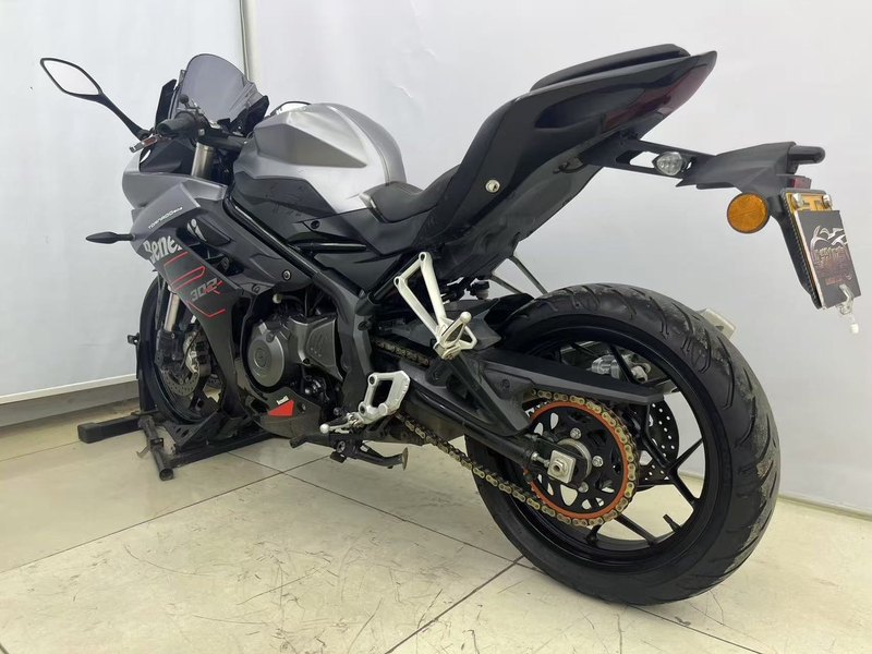 二手贝纳利龙卷风 Tornado 302R