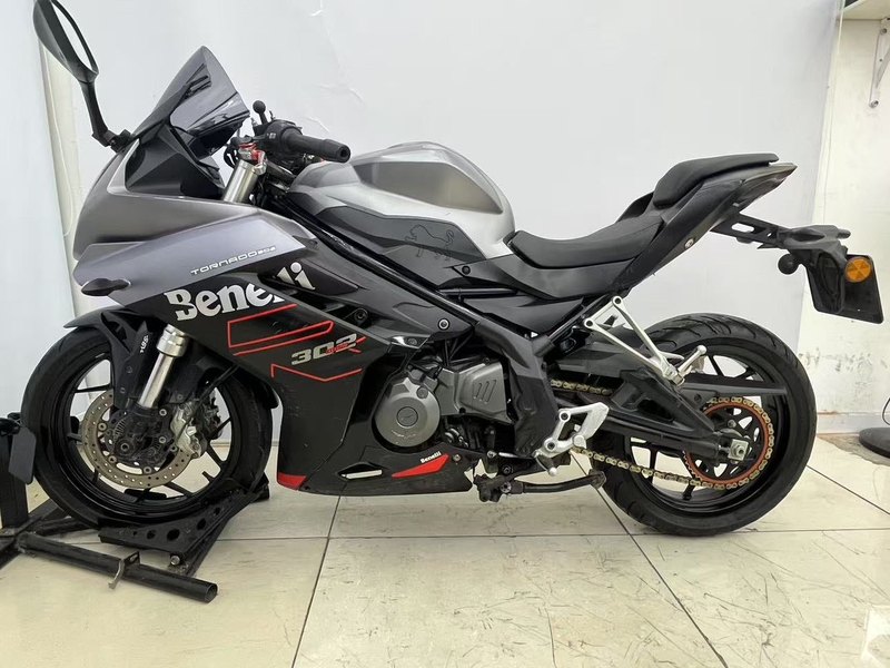 二手贝纳利龙卷风 Tornado 302R