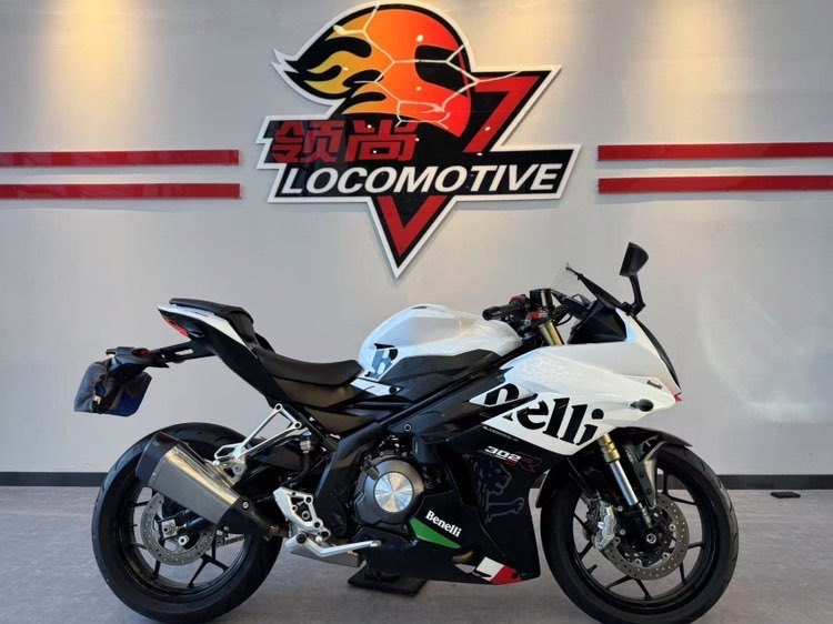 二手贝纳利龙卷风 Tornado 302R