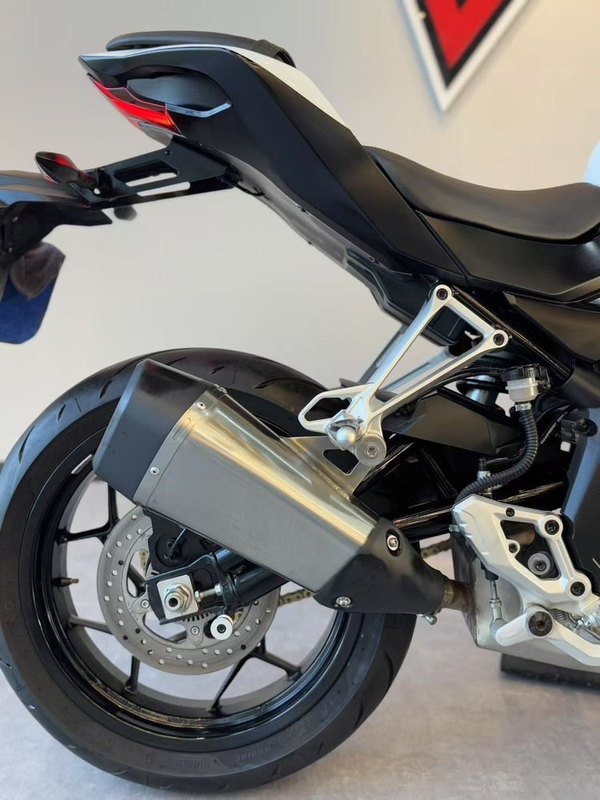 二手贝纳利龙卷风 Tornado 302R