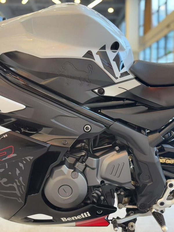 二手贝纳利龙卷风 Tornado 302R