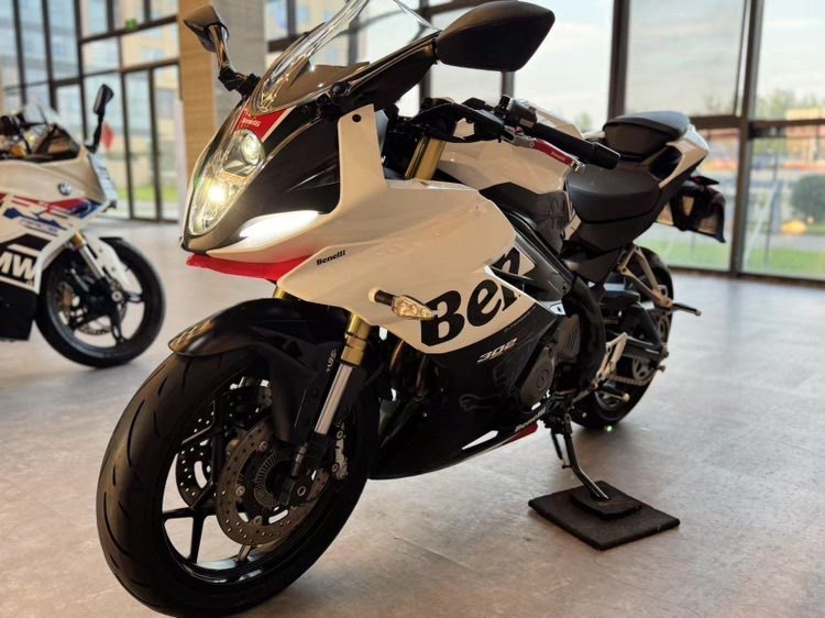 二手贝纳利龙卷风 Tornado 302R