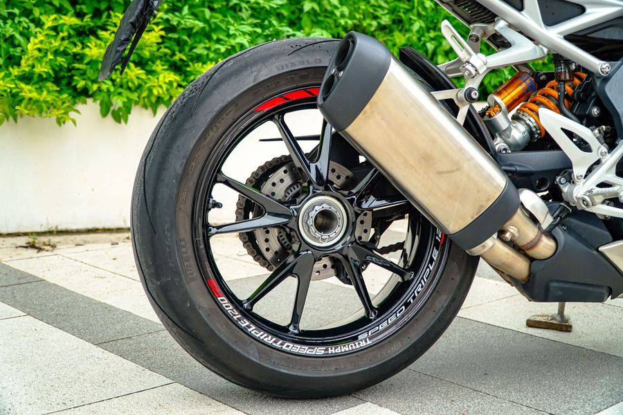 二手凯旋Speed Triple 1200 RS