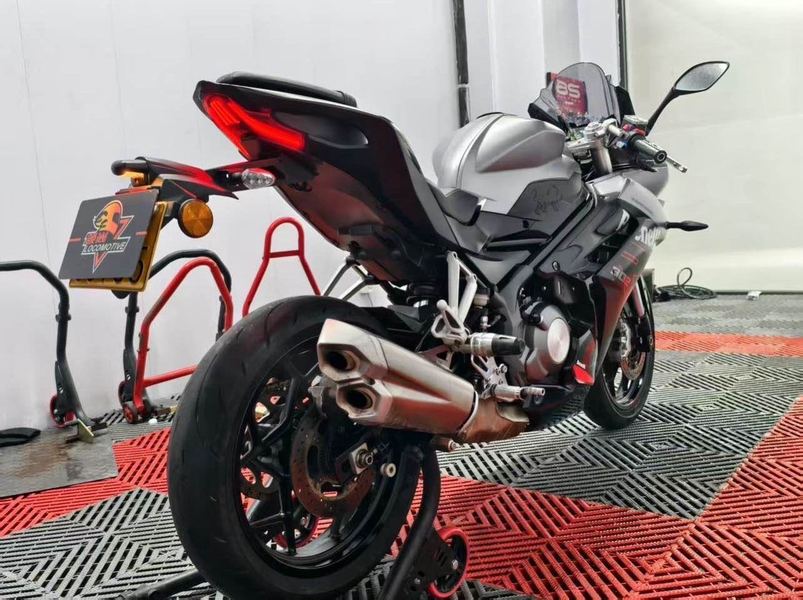 二手贝纳利龙卷风 Tornado 302R