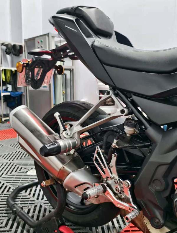 二手贝纳利龙卷风 Tornado 302R