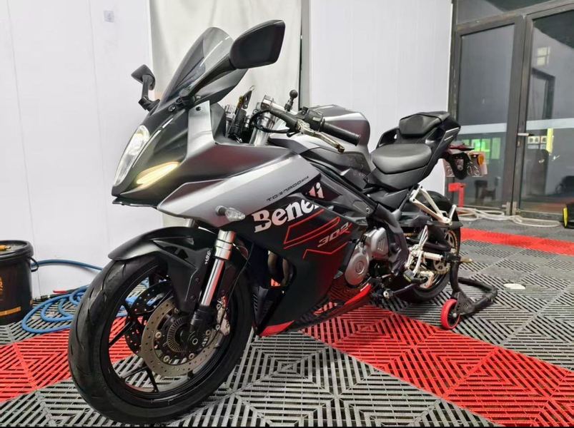 二手贝纳利龙卷风 Tornado 302R