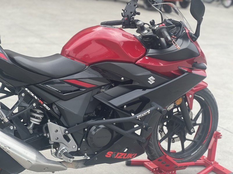 二手豪爵铃木GSX250R