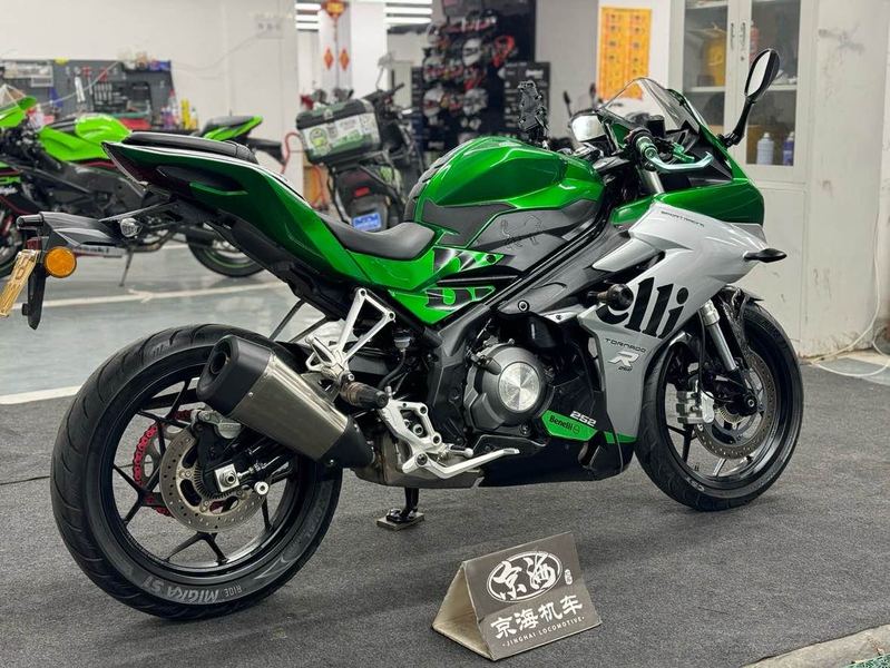 二手贝纳利龙卷风 Tornado 252R