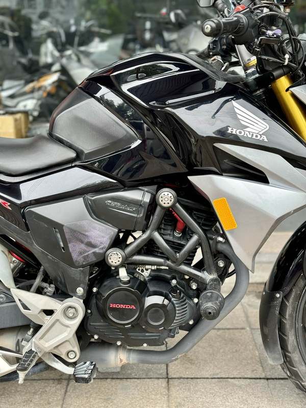 二手五羊本田CB190R 暴锋眼