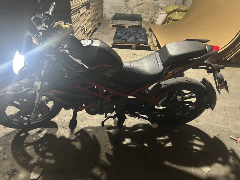 二手贝纳利红宝龙 TNT150i