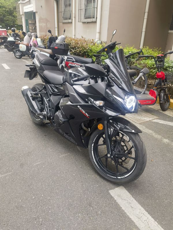 二手豪爵铃木GSX250R