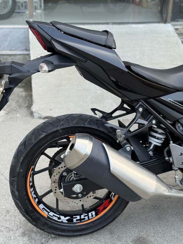 二手豪爵铃木GSX250R