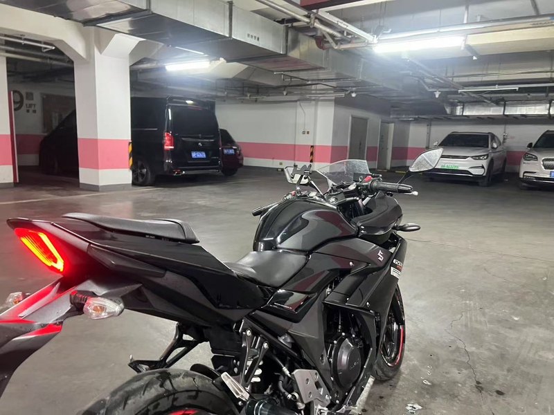 二手豪爵铃木GSX250R