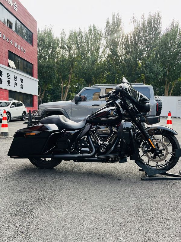 二手哈雷戴维森大道滑翔 Street Glide