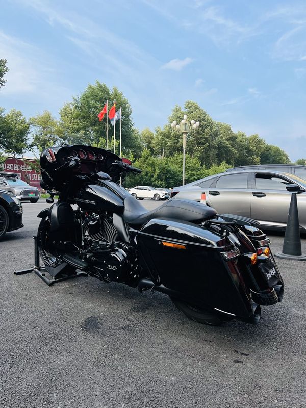 二手哈雷戴维森大道滑翔 Street Glide