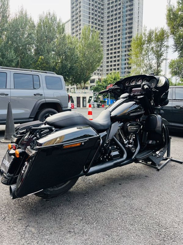 二手哈雷戴维森大道滑翔 Street Glide