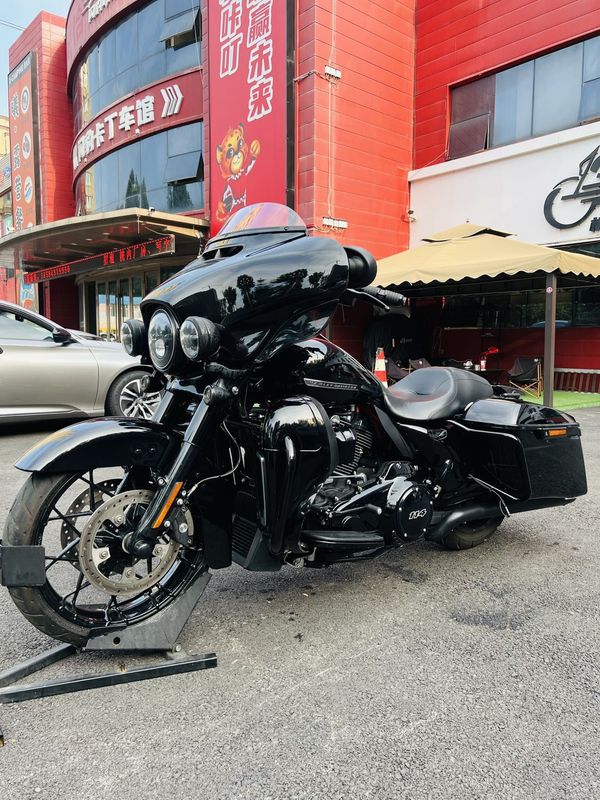 二手哈雷戴维森大道滑翔 Street Glide
