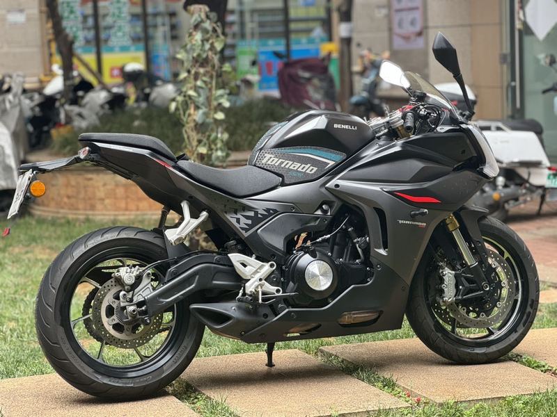 二手贝纳利龙卷风 Tornado 552R