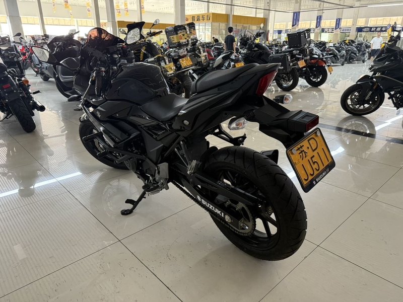 二手豪爵铃木GSX250R