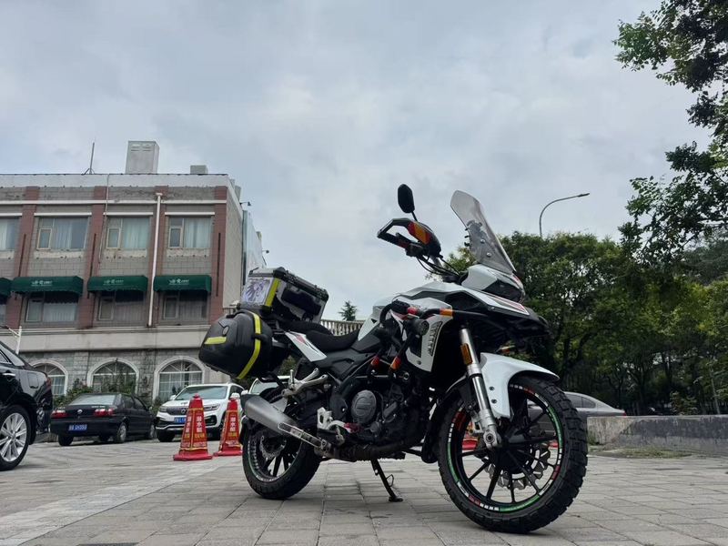 二手贝纳利金鹏 TRK251