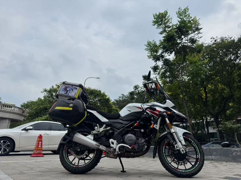 二手贝纳利金鹏 TRK251