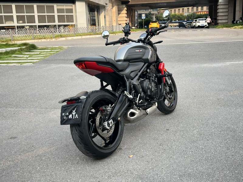二手凯旋Trident 660