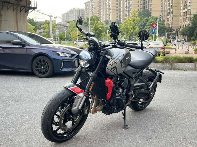 二手凯旋Trident 660