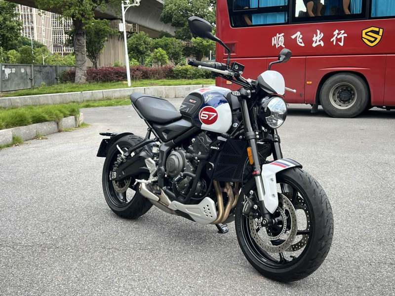 二手凯旋Trident 660