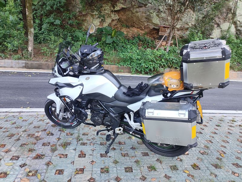 二手贝纳利金鹏 TRK251