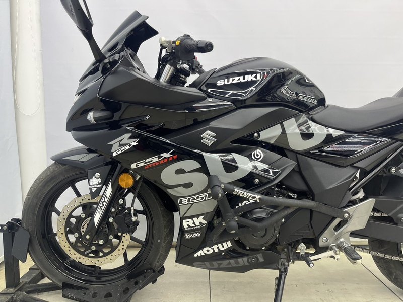 二手豪爵铃木GSX250R