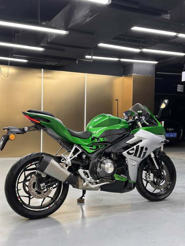 二手贝纳利龙卷风 Tornado 252R