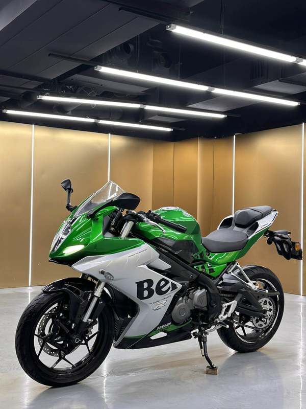 二手贝纳利龙卷风 Tornado 252R