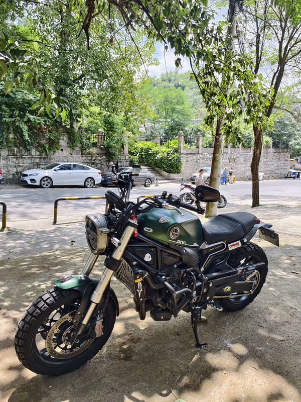 二手贝纳利幼狮 Leoncino 800