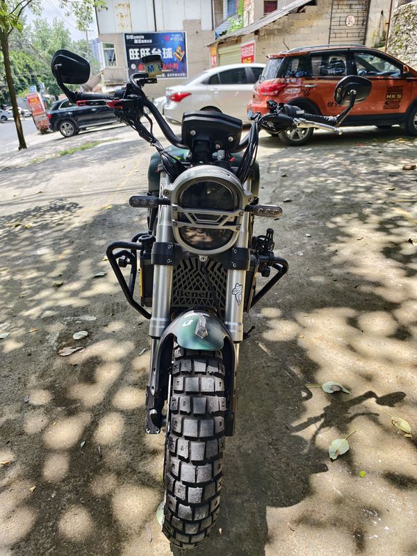 二手贝纳利幼狮 Leoncino 800