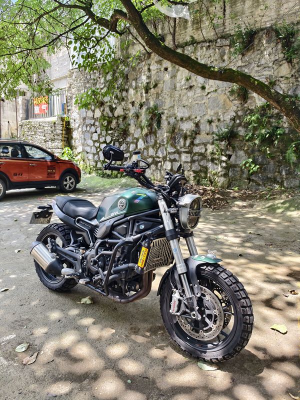 二手贝纳利幼狮 Leoncino 800