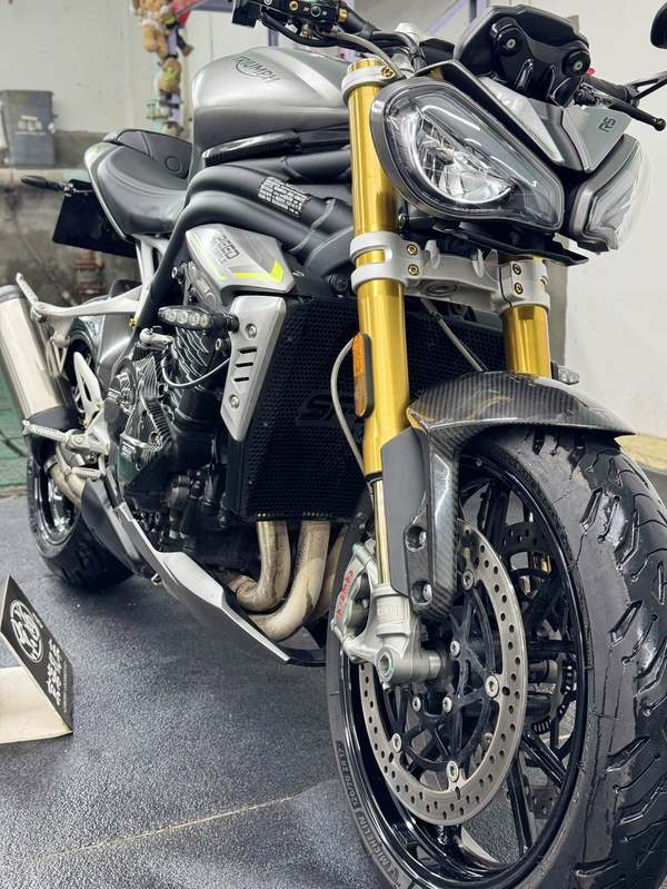 二手凯旋Speed Triple 1200 RS