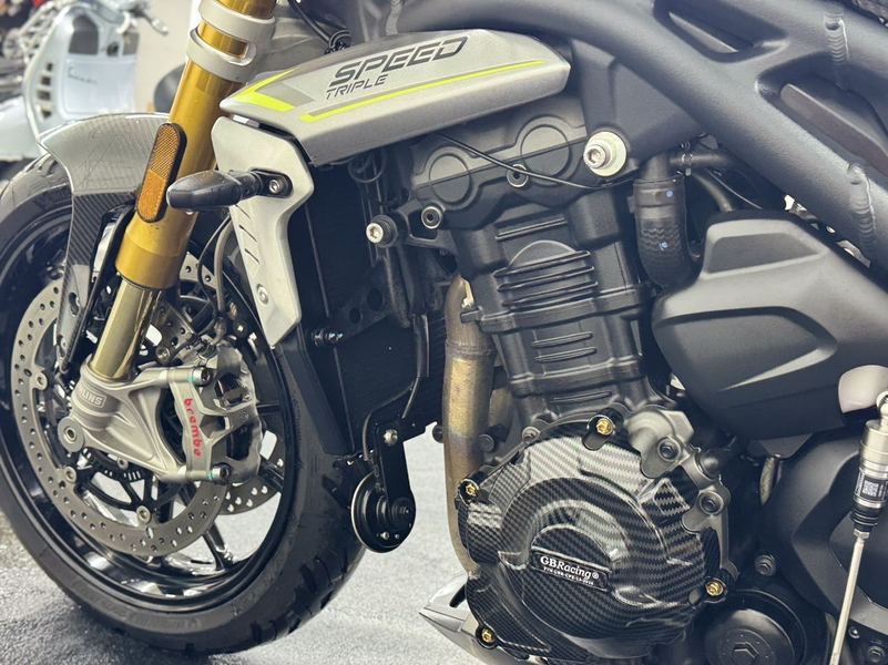 二手凯旋Speed Triple 1200 RS