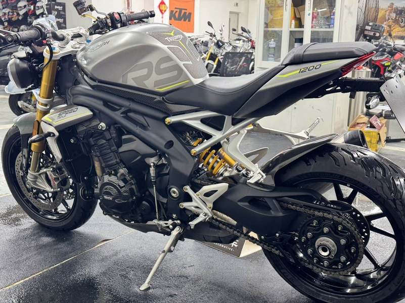 二手凯旋Speed Triple 1200 RS